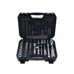 Coffret à douilles Crown 73PCS ouvert, avec cliquets, douilles et accessoires organisés dans une mallette noire – GAMA OUTILLAGE.