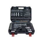 Coffret à douilles 100PCS Crown CPHSW-XB100 ouvert, avec douilles, cliquets, rallonges, embouts et clés hexagonales rangés dans une mallette noire.