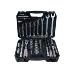 Caisse à douilles 82PCS Crown CPHTS-XC82BA ouverte avec clés mixtes, douilles, cliquets, embouts et accessoires mécaniques rangés dans la mallette.